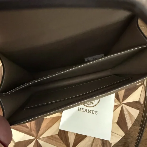 Hermes Tan Crossbody Bag with Gold Detail - Picture 6 of 8